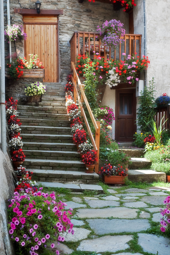 Фотообои Лестница с цветами