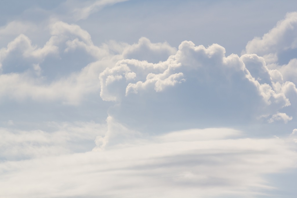 Фотообои Очертания облаков на небе.