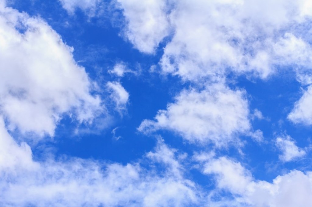 Фотообои Голубое небо с белыми облаками