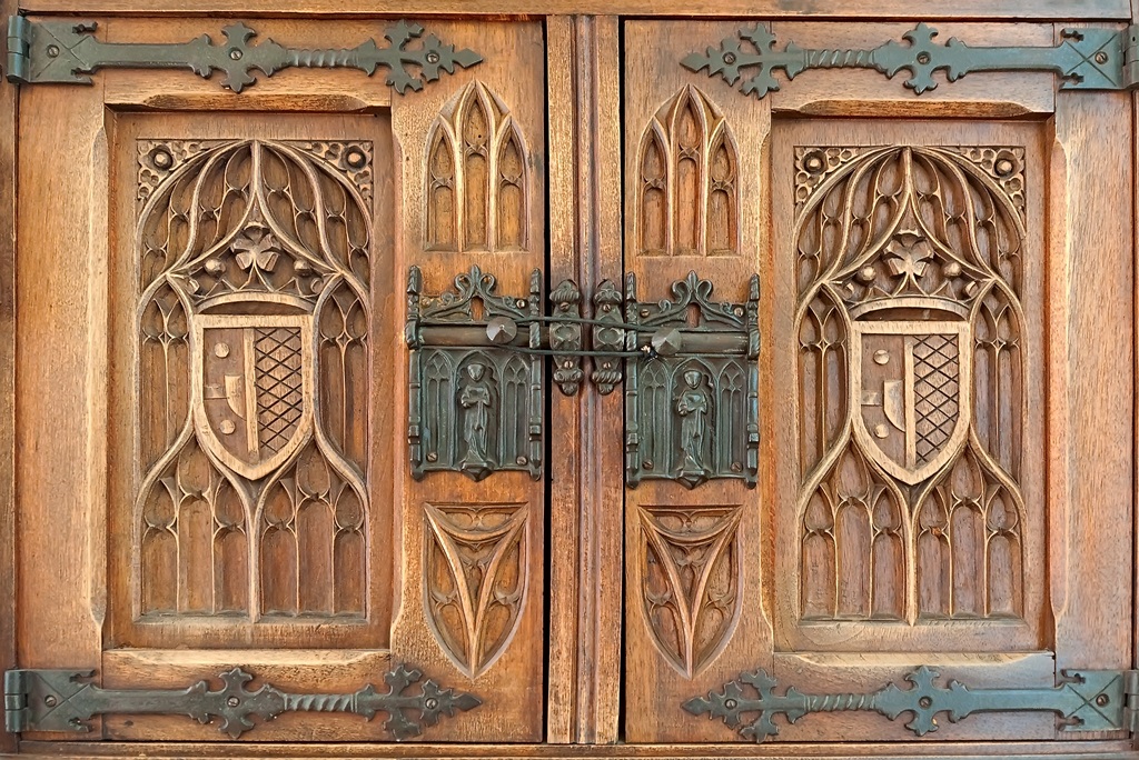 Фотообои Готическая деревянная дверь