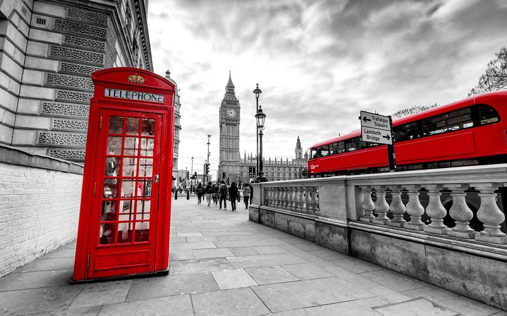 Фотообои Лондонская красная телефонная будка и автобус