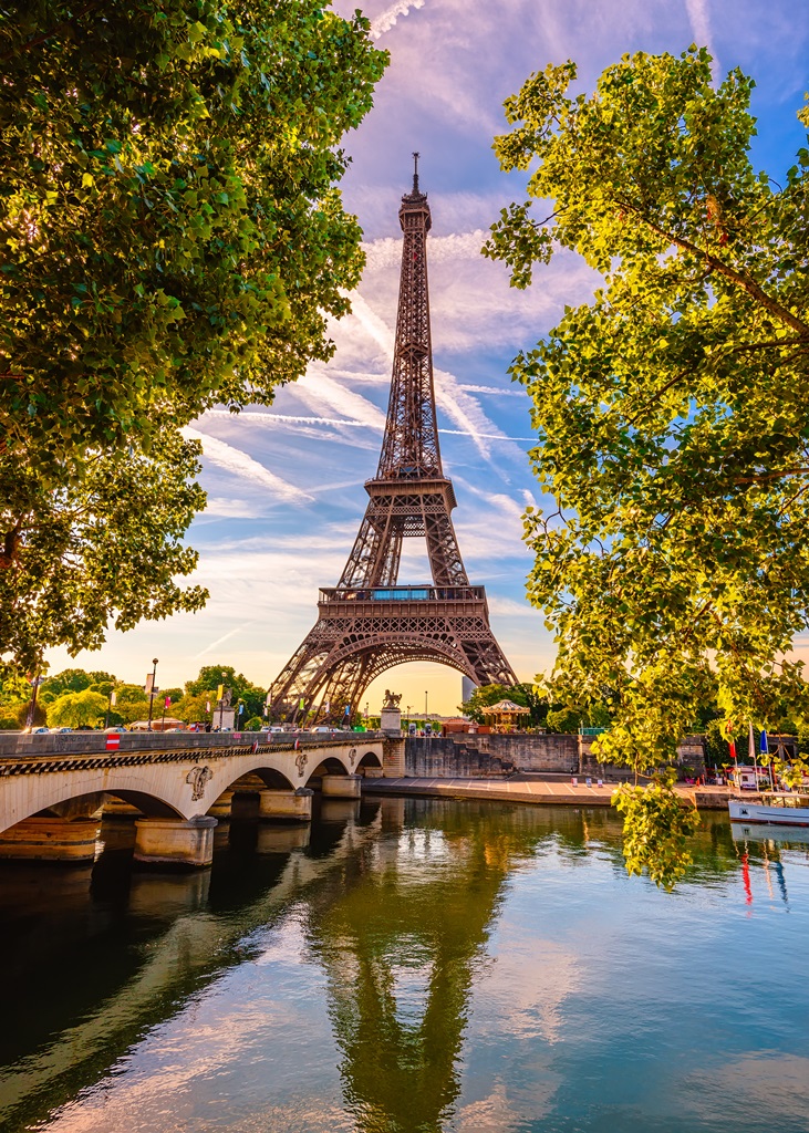 Фотообои Парижская Эйфелева башня и река Сена в Париже