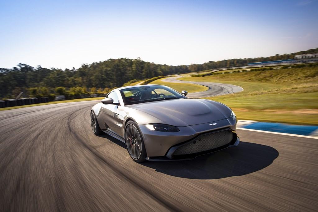 Фотообои Aston Martin серый