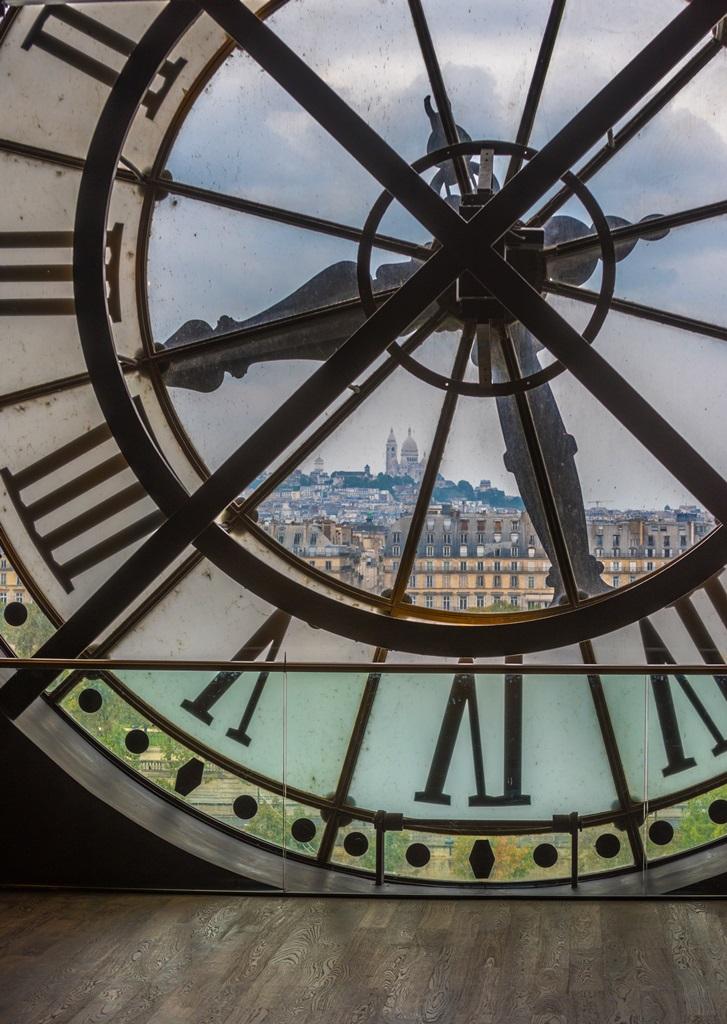 Фотообои вид из окна Часы в музее Орсе. Париж.