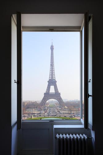 Фотообои вид из окна Эйфелева башня