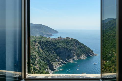 Фотообои вид из окна Гора из окна 