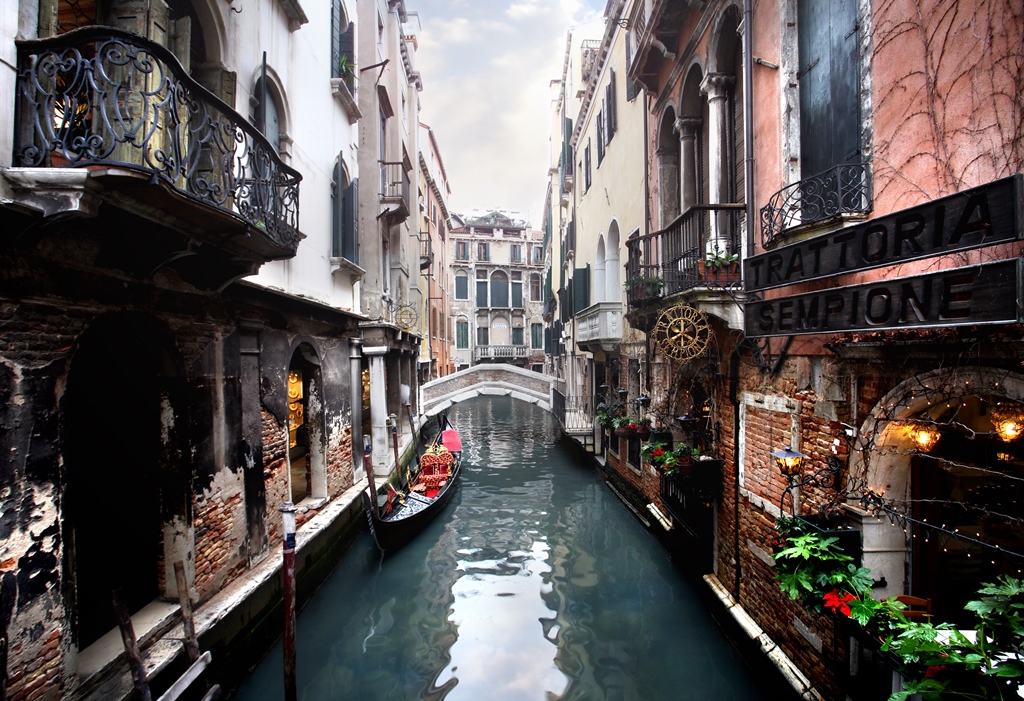 Фотообои Венеция - канал и мост