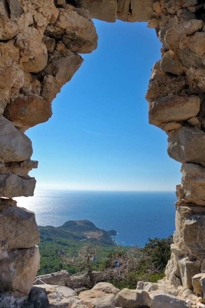 Фотообои Вид на море через каменную арку