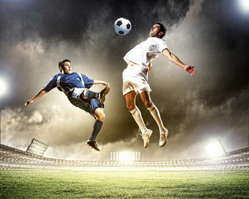 Фотообои Два футболиста бьют по мячу