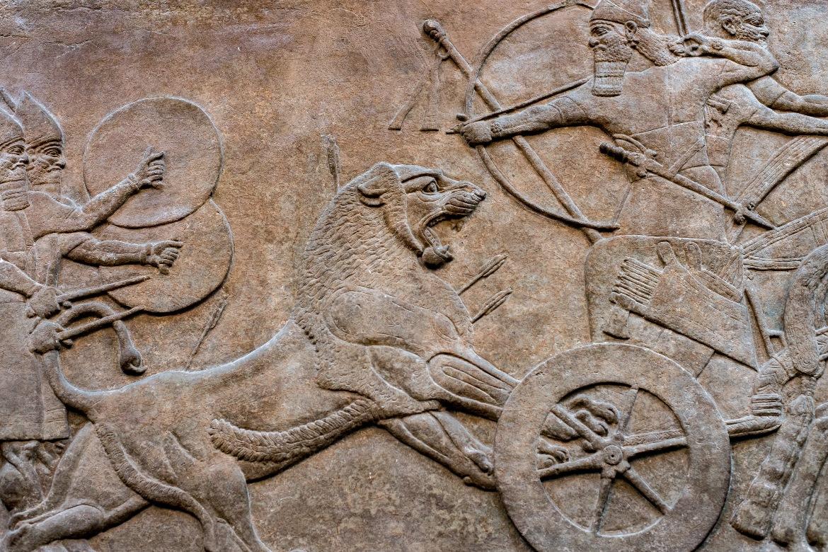 Фотообои Ассирийский лев рельеф