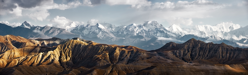 Фотообои Панорамный вид на заснеженные горы, Непал