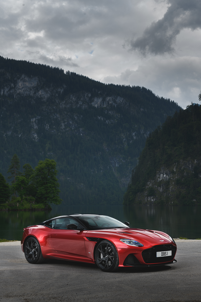 Фотообои Aston Martin