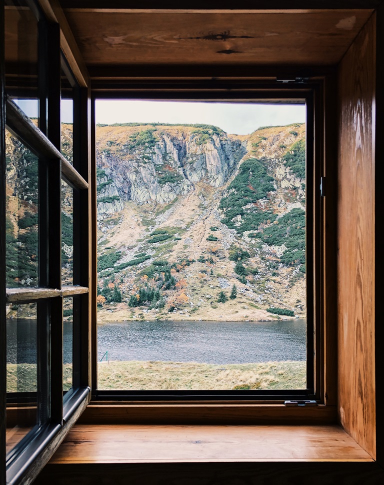 Фотообои вид из окна Вид из окна на горы