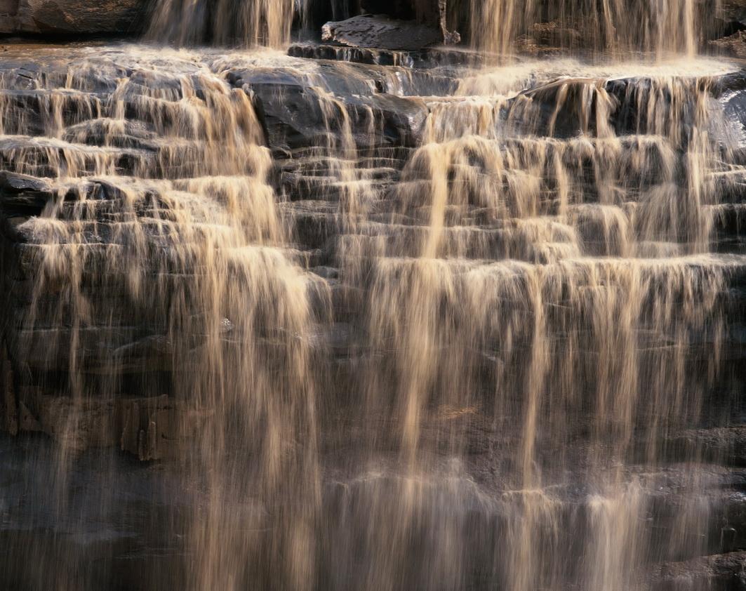 Фотообои Поток речной воды по камням 